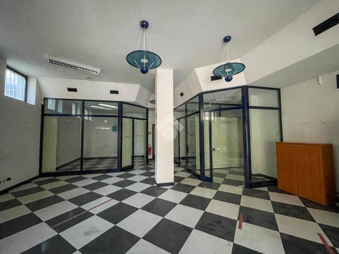 3-salle Propriété commerciale à Cornate d'Adda, Italy No. 202713