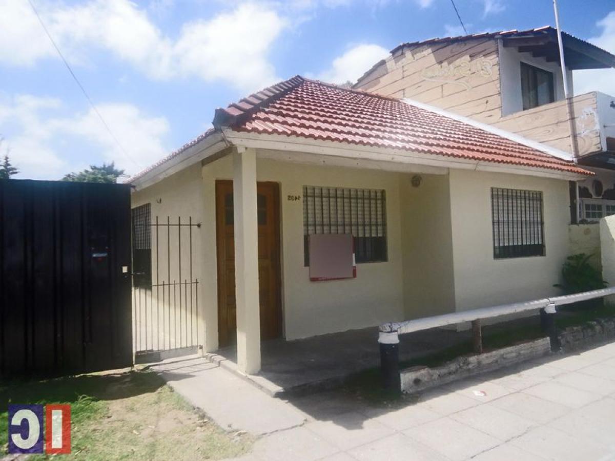2 bedrooms House in Mar del Plata, Argentina No. 96924