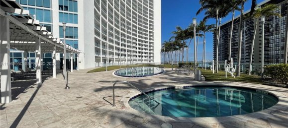 2 Schlafzimmer Gewerbliche Immobilien in Miami, USA, Nr. 615570 8
