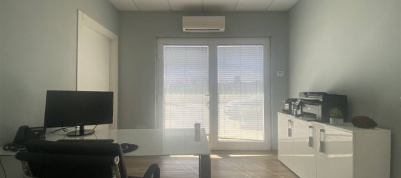 Bureau à Cecina, Italy 43m² No. 155360 9