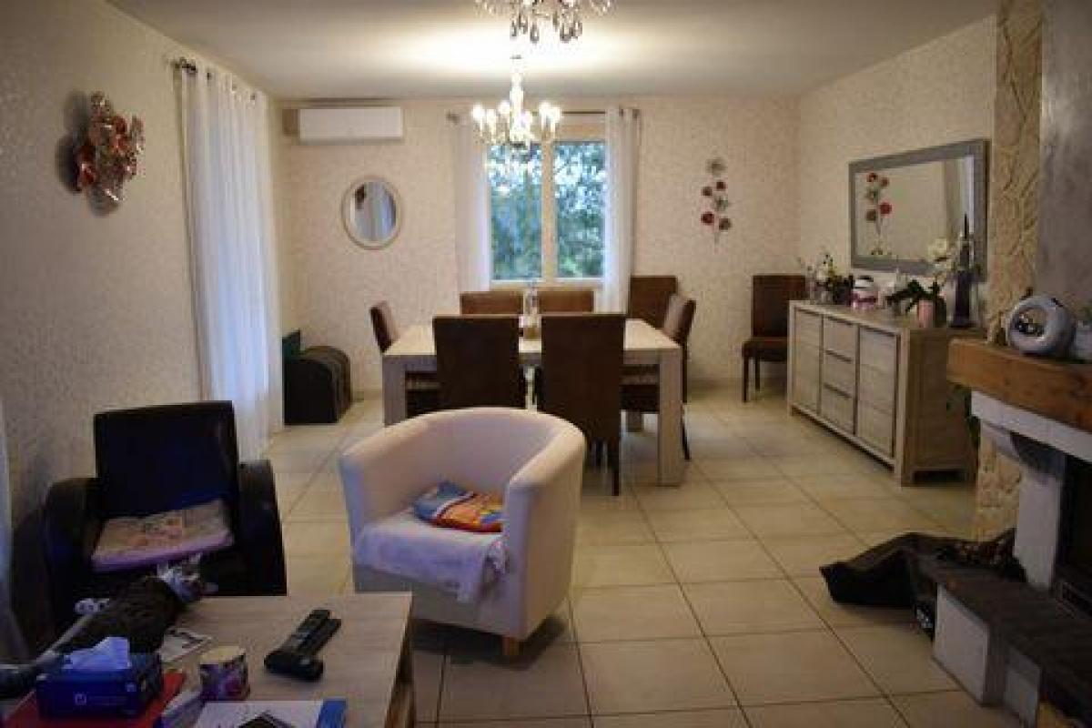 Casa de 4 dormitorios en Airvault, France No. 23078