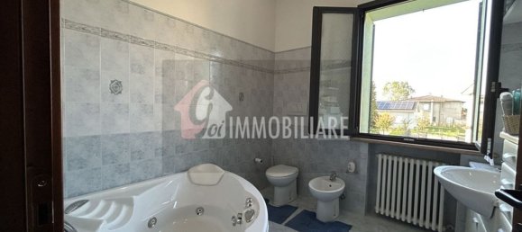 7 rooms Villa in Rivarolo Mantovano, Italy No. 271701 44
