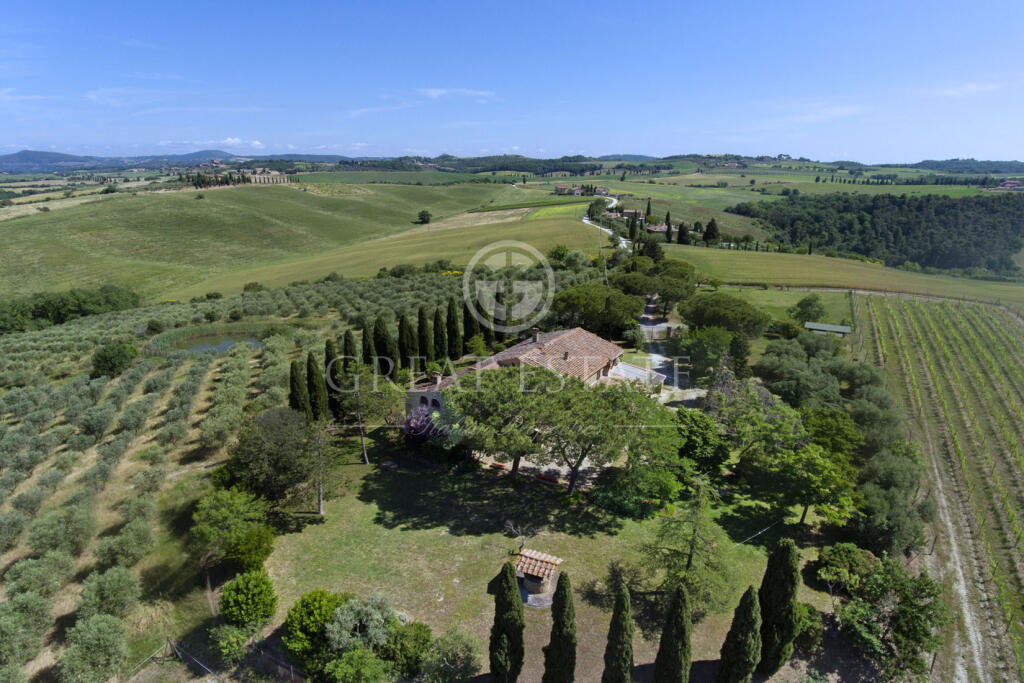 6 bedrooms Land in Pienza, Italy No. 178515