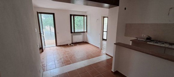 2 rooms Apartment in Cuasso al Monte, Italy No. 48650 8