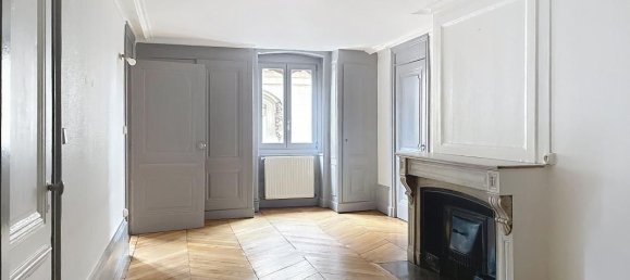 1 bedroom Duplex in Lyon, France No. 339280 2