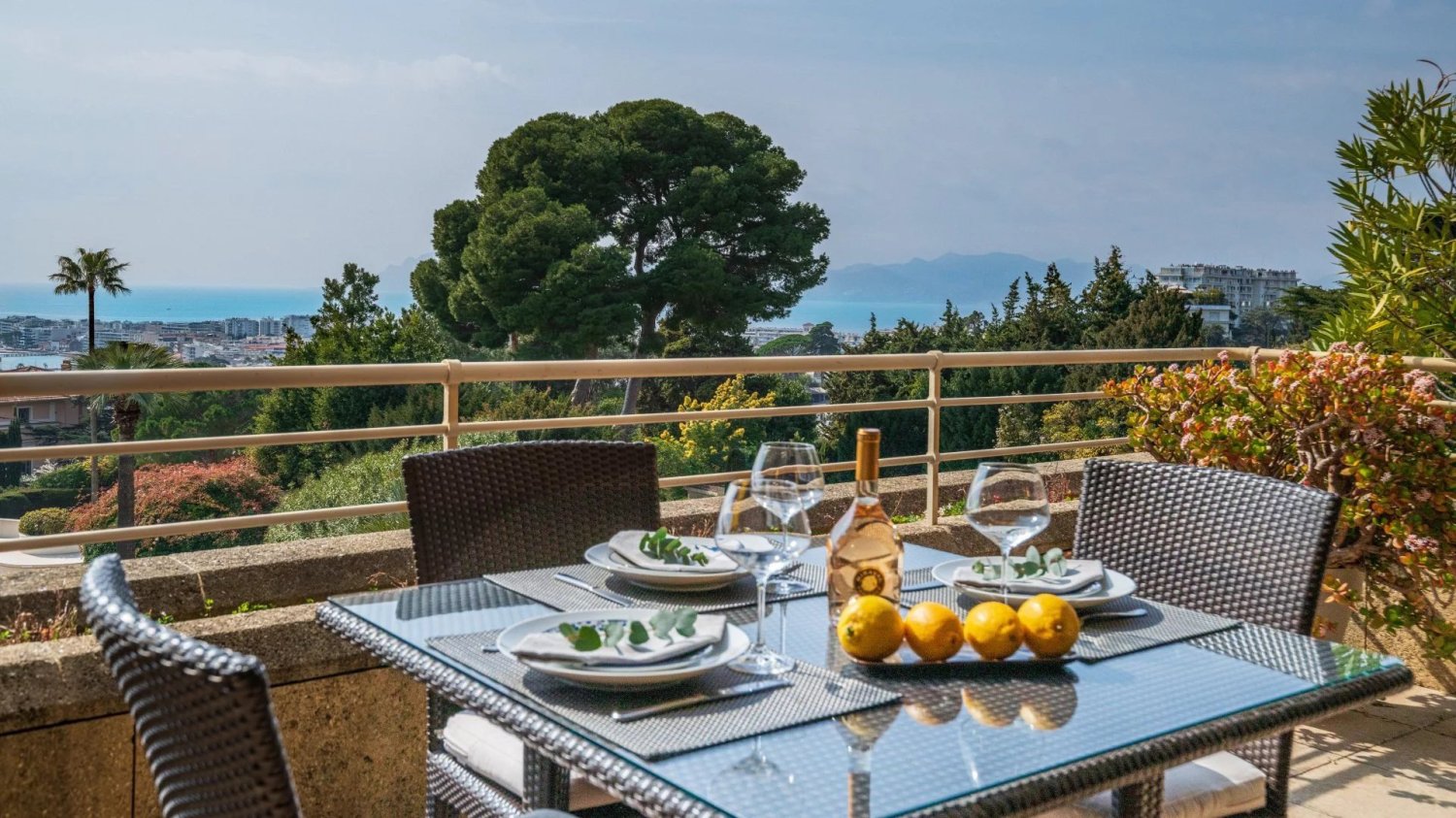 3 bedrooms Apartment in Cannes, France No. 200681