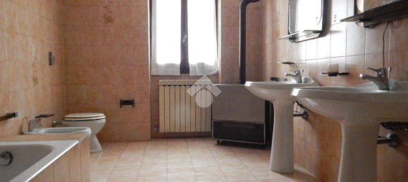 5 Schlafzimmer Haus in Isola Dovarese, Italy, Nr. 212862 10