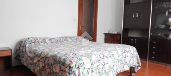 5 Schlafzimmer Haus in Isola Dovarese, Italy, Nr. 212862 8