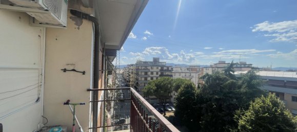 3 rooms Apartment in Prato, Italy No. 261333 3
