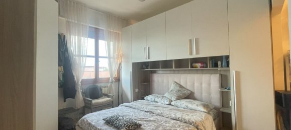 3 rooms Apartment in Prato, Italy No. 261333 5