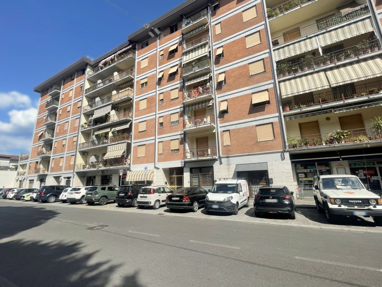3 rooms Apartment in Prato, Italy No. 261333