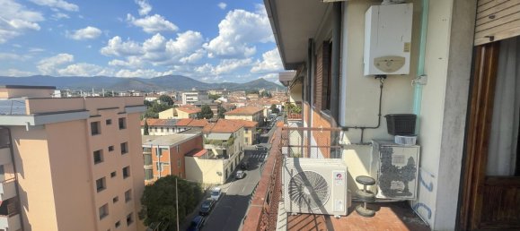 3 rooms Apartment in Prato, Italy No. 261333 2