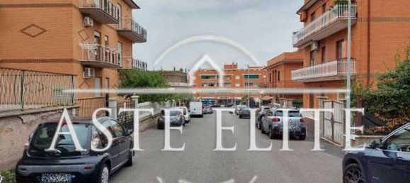 3 rooms Apartment in Rome, Italy No. 197443 2