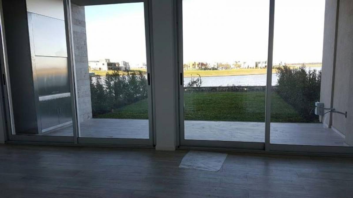 2 bedrooms House in Tigre, Argentina No. 19087