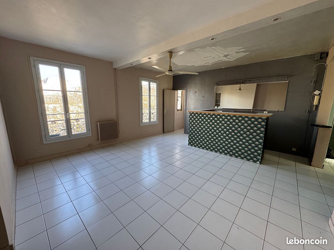 2 bedrooms Apartment in Paris, France No. 115007