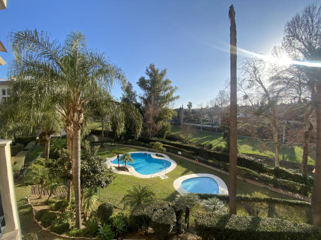 Apartamento de 2 dormitorios en Marbella, Spain No. 185101