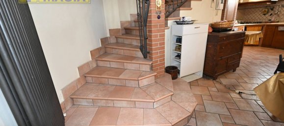 290m² Office in Ascoli Piceno, Italy No. 71630 4