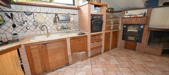 290m² Office in Ascoli Piceno, Italy No. 71630 2