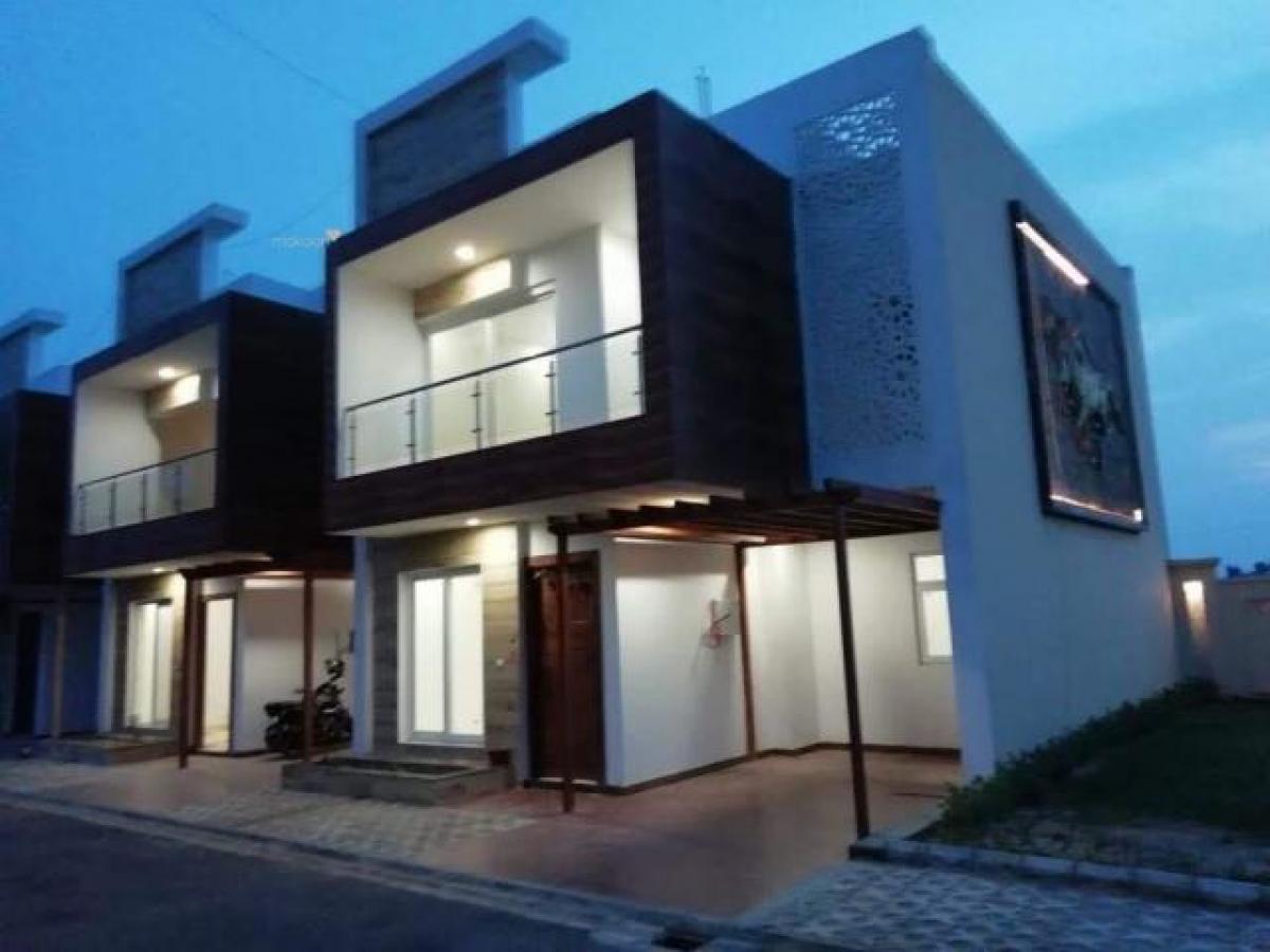 3 bedrooms House in Lucknow, India No. 3710