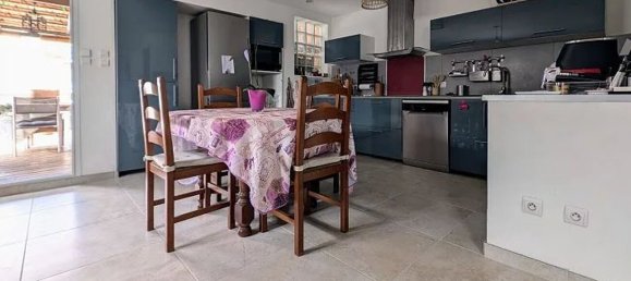 3 bedrooms House in Istres, France No. 335103 3