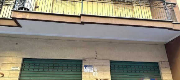 Propiedad comercial de 3 habitaciónes en Bari, Italy No. 353313 8