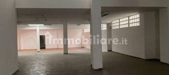 Propiedad comercial de 3 habitaciónes en Bari, Italy No. 353313 3