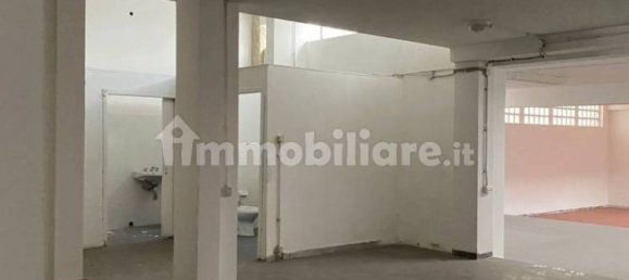Propiedad comercial de 3 habitaciónes en Bari, Italy No. 353313 2