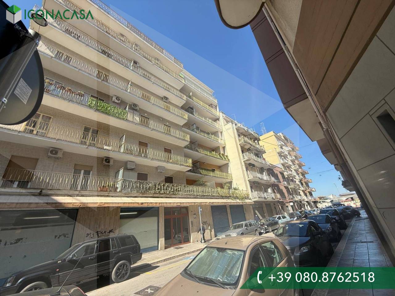 3 rooms Apartment in Bari, Italy No. 19487