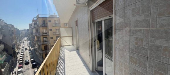 3 rooms Apartment in Bari, Italy No. 19487 10