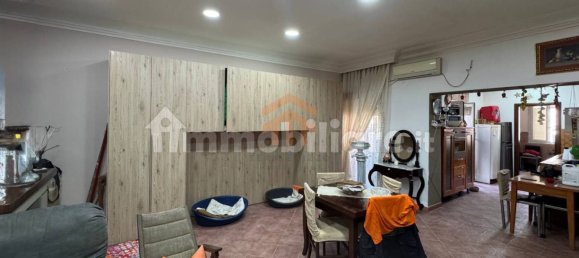 3 Schlafzimmer Wohnung in Naples, Italy, Nr. 330167 3
