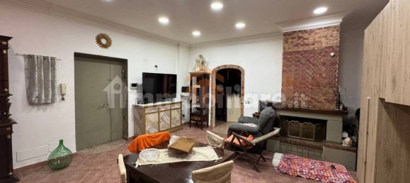 3 Schlafzimmer Wohnung in Naples, Italy, Nr. 330167 2