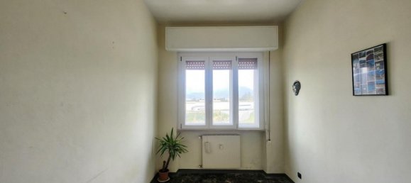 4 rooms Apartment in Savona, Italy No. 38705 9