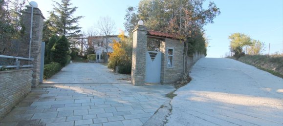 5 bedrooms Villa in Thessaloniki, Greece No. 6529 30