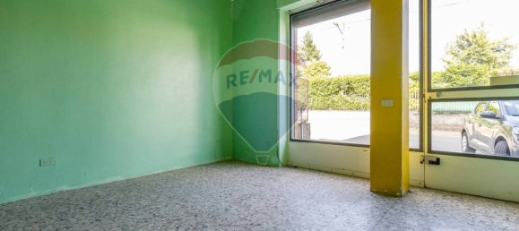 1 room Commercial property in Cairate, Italy No. 262513 3