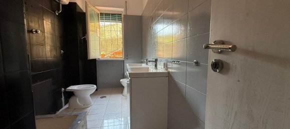 4 Schlafzimmer Wohnung in Naples, Italy, Nr. 375835 8