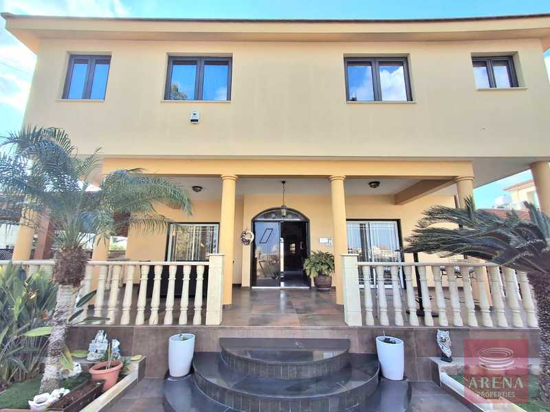 5 bedrooms Villa in Livadia, Cyprus No. 20123