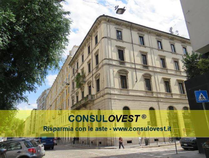 3 bedrooms Apartment in Milan, Italy No. 240602