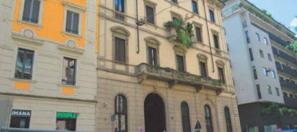 3 bedrooms Apartment in Milan, Italy No. 240602 2