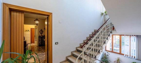 3 rooms Apartment in Volterra, Italy No. 92878 4