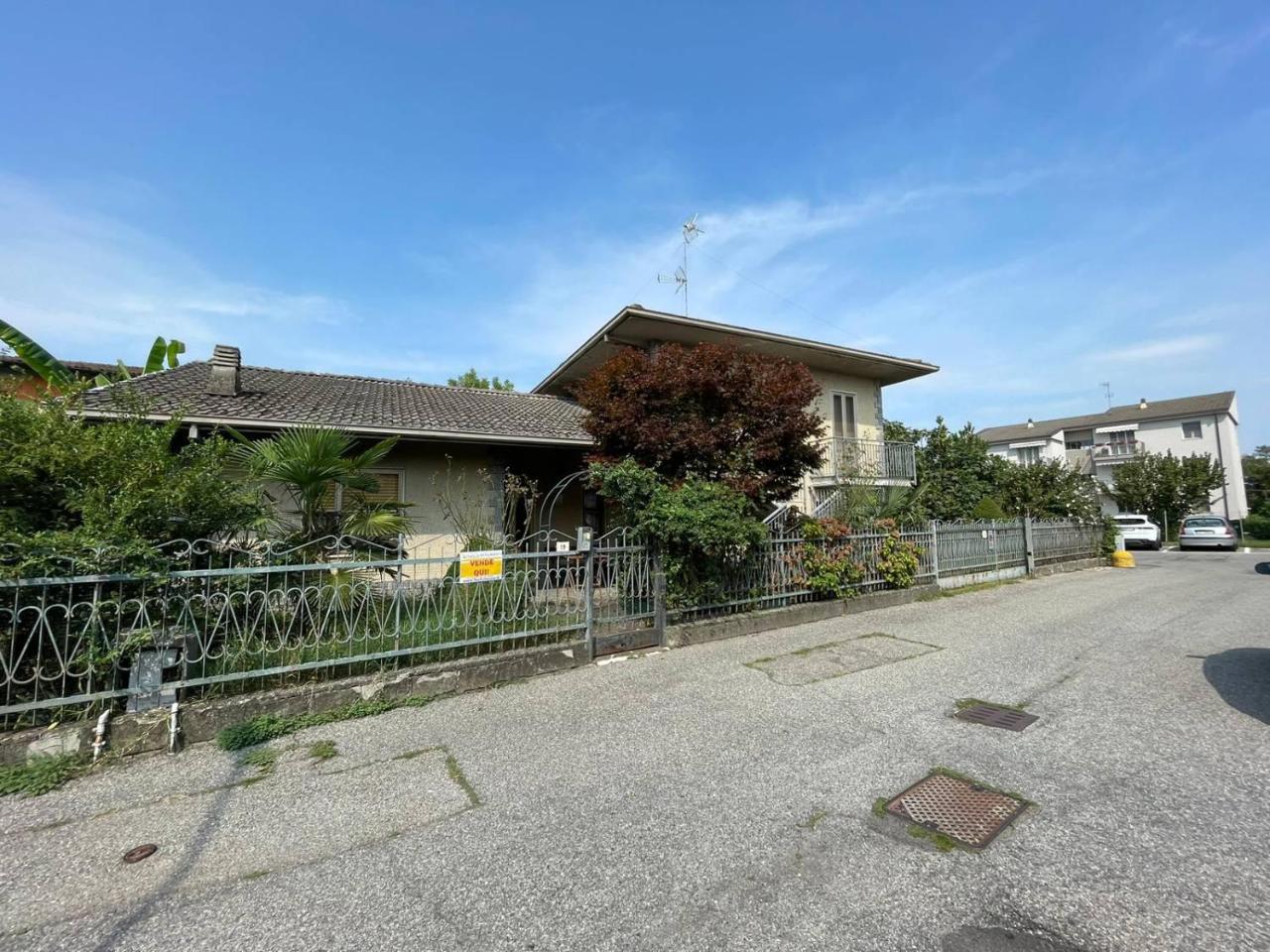 Villa de 3 habitaciónes en Massalengo, Italy No. 23490