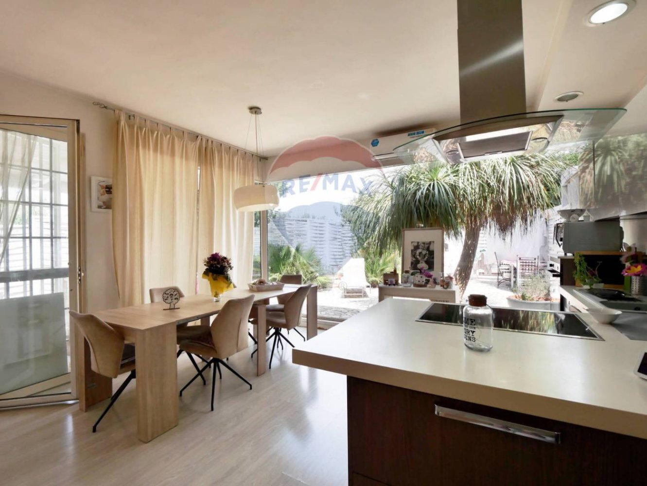 4 bedrooms Villa in Valenzano, Italy No. 267712