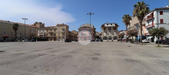 350m² Commercial property in San Benedetto del Tronto, Italy No. 320080 10
