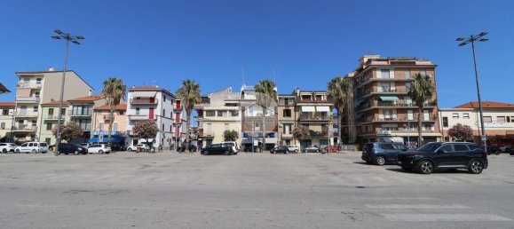 350m² Commercial property in San Benedetto del Tronto, Italy No. 320080 6
