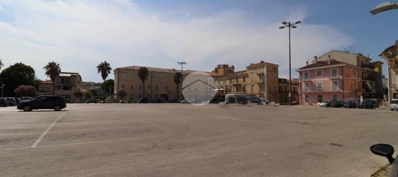 350m² Commercial property in San Benedetto del Tronto, Italy No. 320080 12