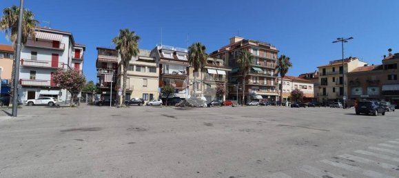 350m² Commercial property in San Benedetto del Tronto, Italy No. 320080 7