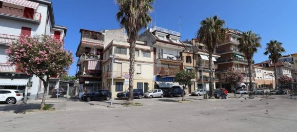 350m² Commercial property in San Benedetto del Tronto, Italy No. 320080 3