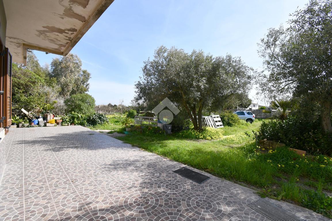 4 rooms House in Cabras, Italy No. 151558