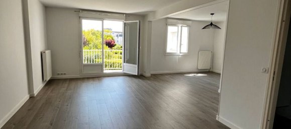 2 Schlafzimmer Wohnung in Chatou, France, Nr. 132911 3