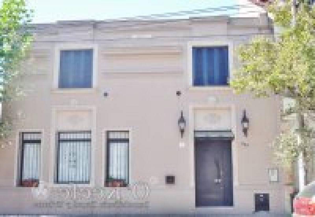 4 bedrooms House in Quilmes, Argentina No. 61722