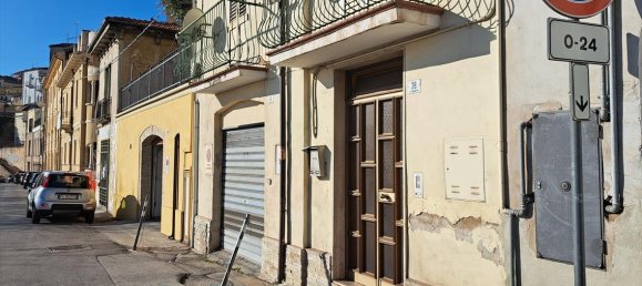 3 rooms Apartment in Chieti, Italy No. 41069 2